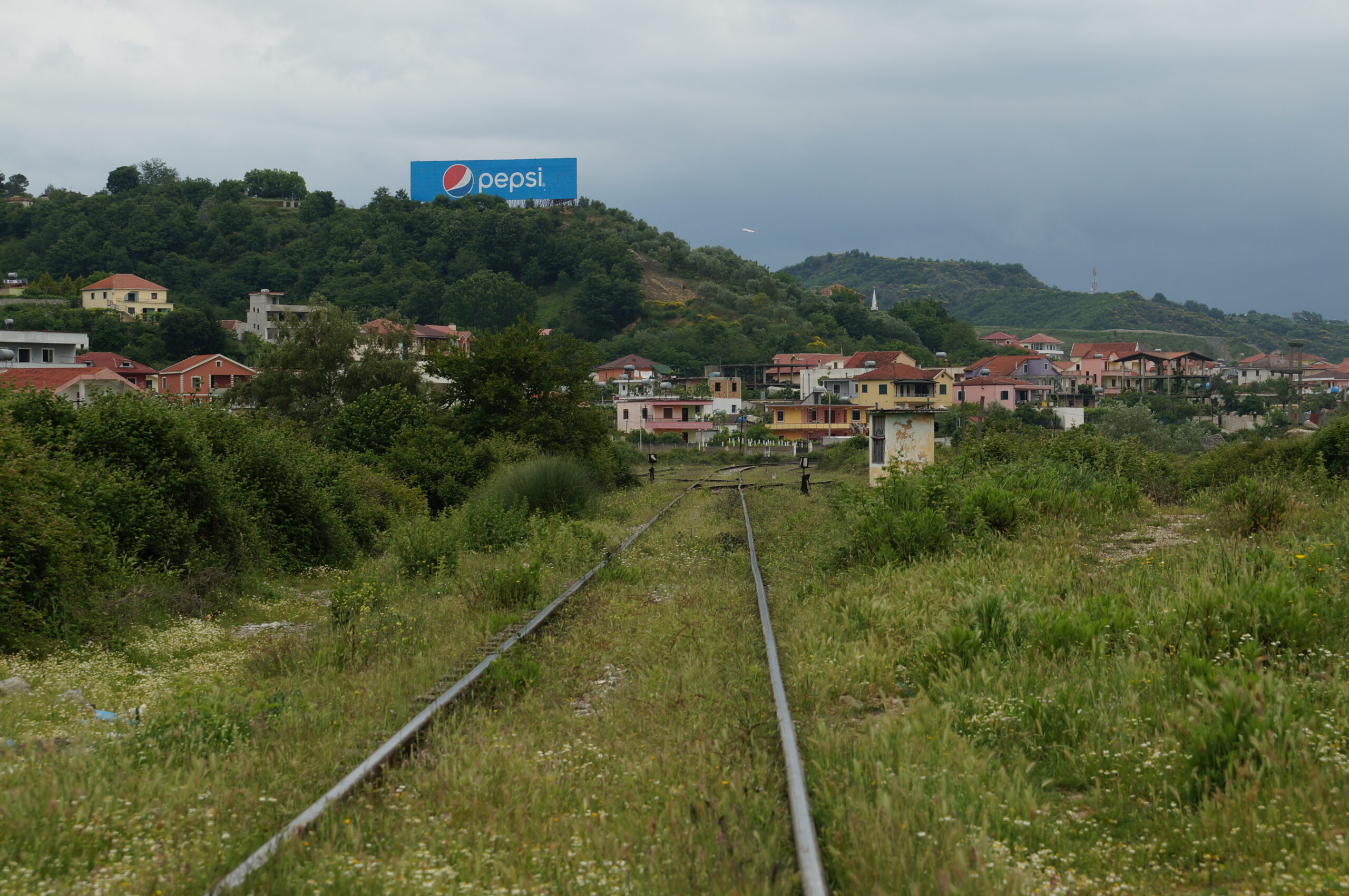 在Durrës-tirana线上的Vora Station